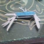 چاقوی دست دوم کارکرده ویکتورینوکس ۱۳کاره سایز بزرگ با دسته شفاف آبی